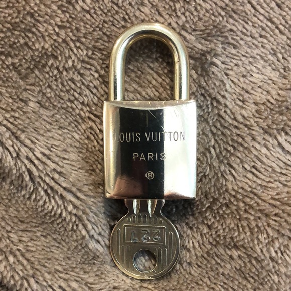 Vintage LV Louis Vuitton Padlock Lock & Key 227 - Picture 10 of 16